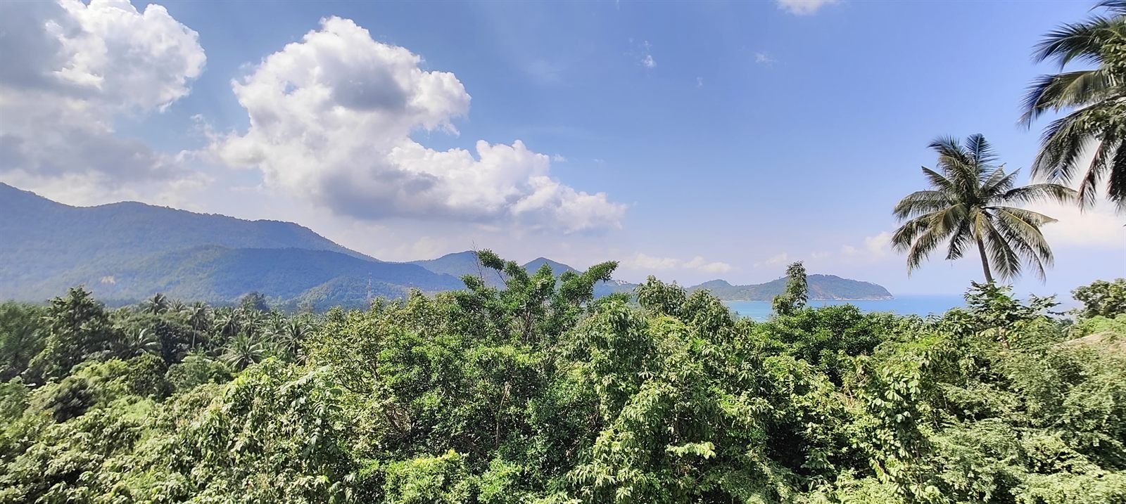 Villa Azhara — panoramic bay and mountain view