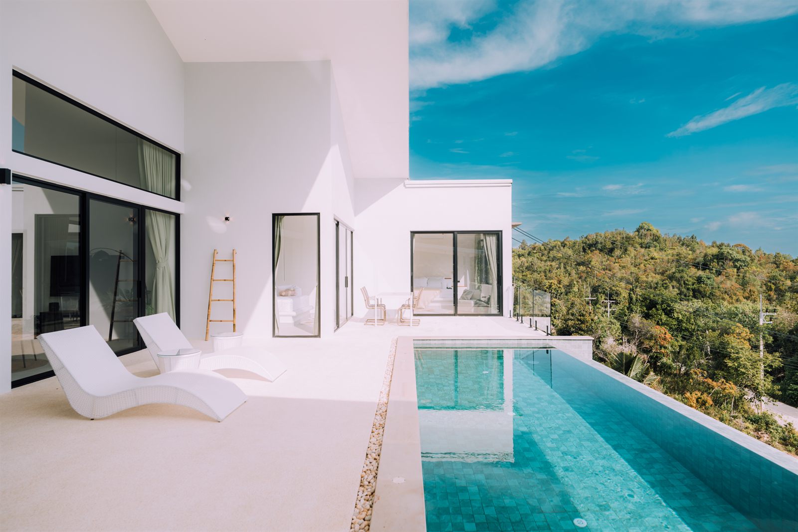 Breath of Paradise — pool and sea view