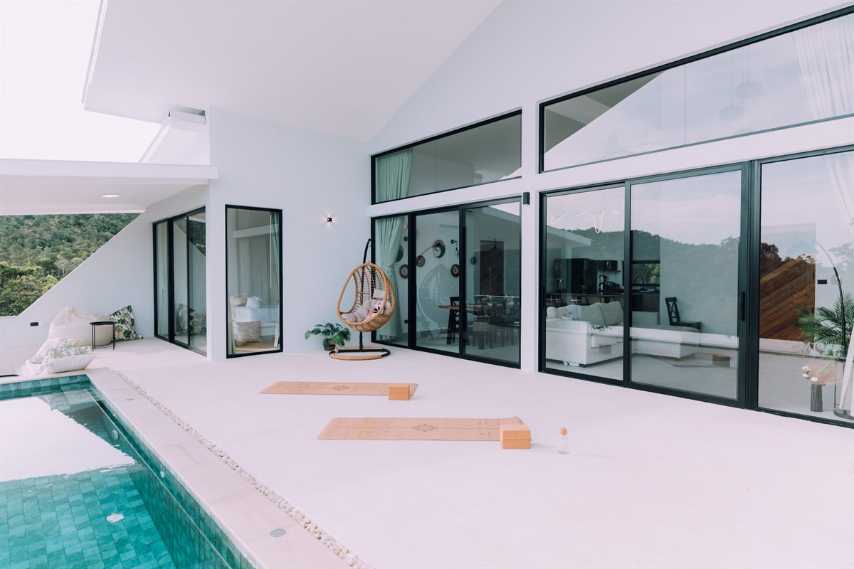 Breath of Paradise — deck with hanging chair