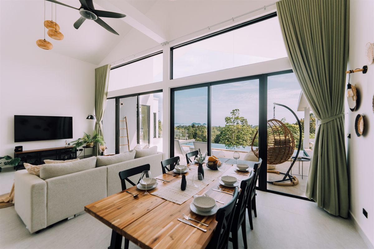 Breath of Paradise — living and dining with sea view