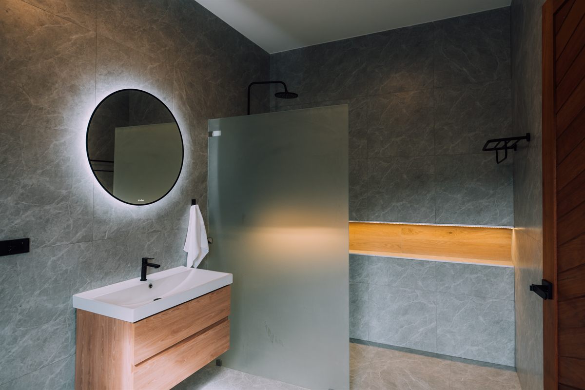 Breath of Paradise — bathroom with shower