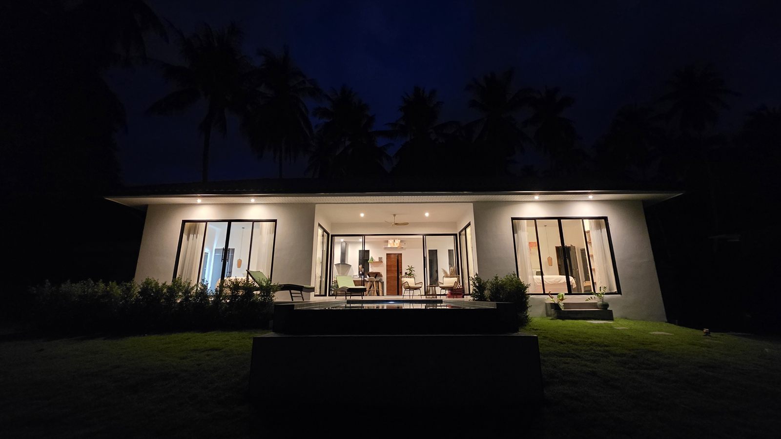 Villa Issanka — the villa at night