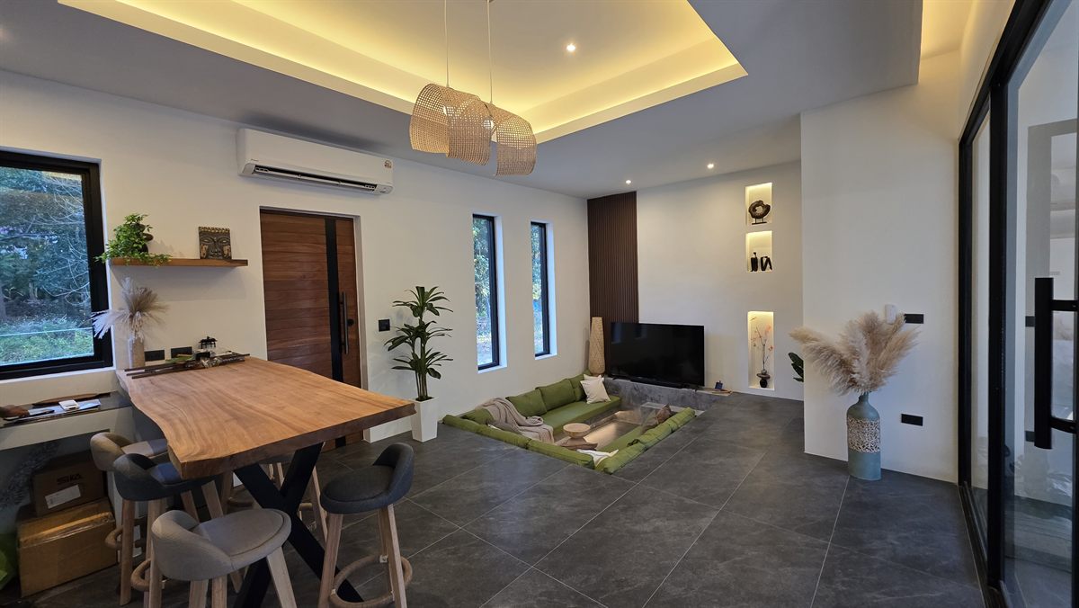 Villa Issanka — living and dining at dusk