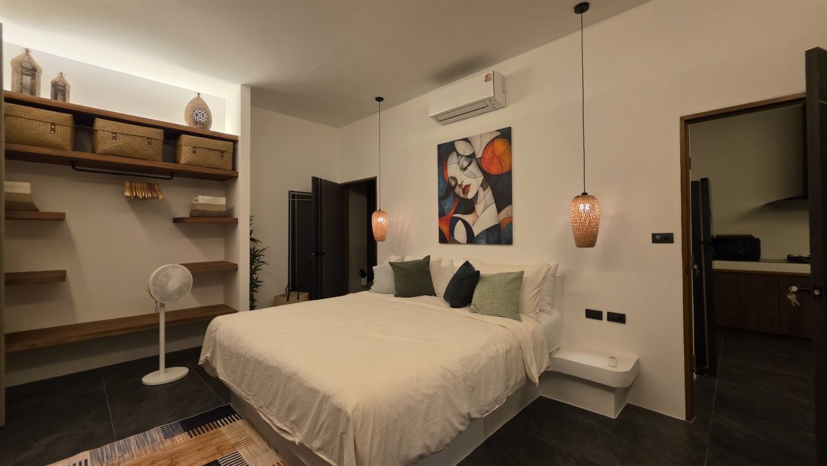 Villa Issanka — bedroom in the evening