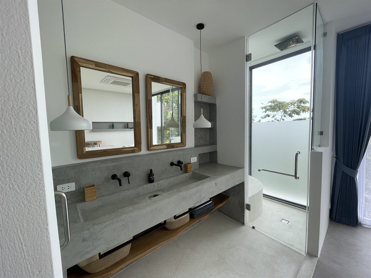 Villa Kiran — bathroom