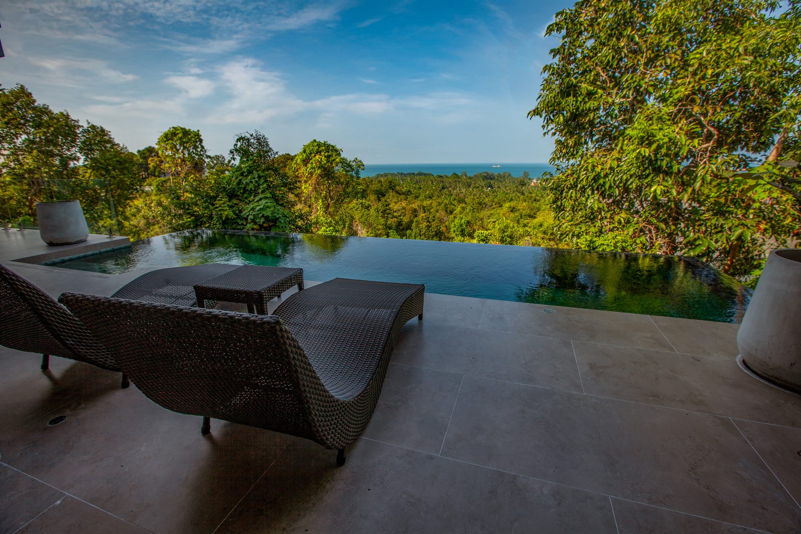 Villa Nour — infinity pool and sea view