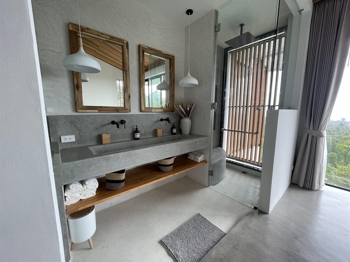 Villa Nour — en-suite bathroom with view