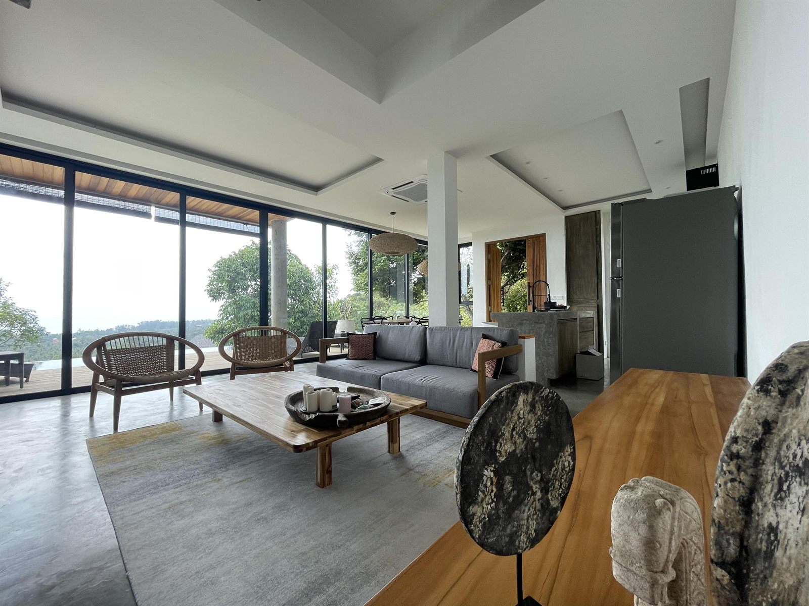 Villa Nour — outdoor daybeds and sea view